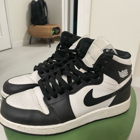 Air Jordan 1 Black and White OG - Picture 1 of 4